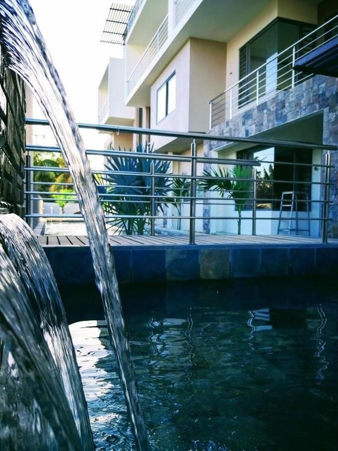 Westwood Apartments Flic-en-Flacq Esterno foto