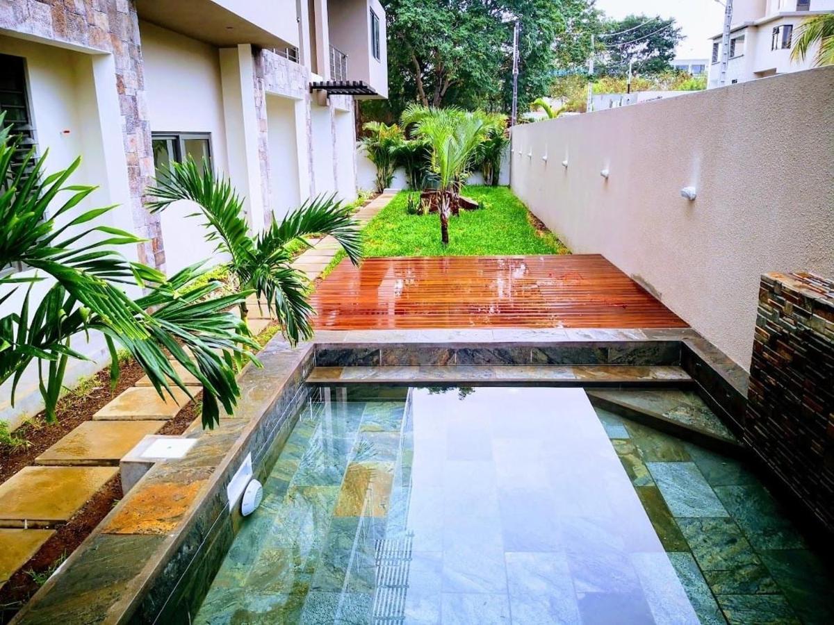 Westwood Apartments Flic-en-Flacq Esterno foto